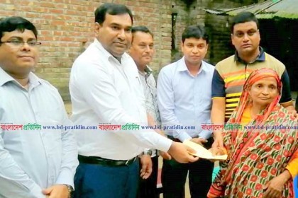 গণশিক্ষা আন্দোলনের পথিকৃৎ মোকছেদ আলীর পরিবারকে সহায়তা
