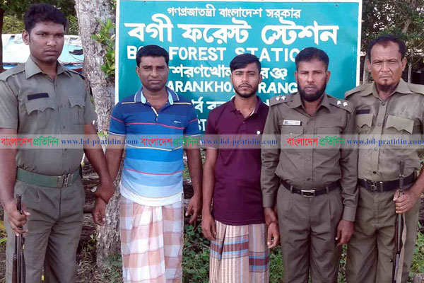 সুন্দরবনে তক্ষকসহ দুই পাচারকারী আটক