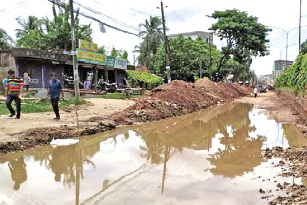 খোঁড়াখুঁড়িতে নাভিশ্বাস
