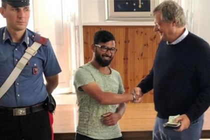 কুড়িয়ে পাওয়া অর্থ ফেরত দিয়ে ইতালিতে আলোচনায় বাংলাদেশি তরুণ