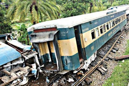তিস্তা এক্সপ্রেস লাইনচ্যুত, ঢাকা-ময়মনসিংহ ট্রেন চলাচল বন্ধ