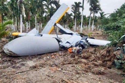 খোলা মাঠে ভেঙে পড়লো ভারতের চালকবিহীন বিমান