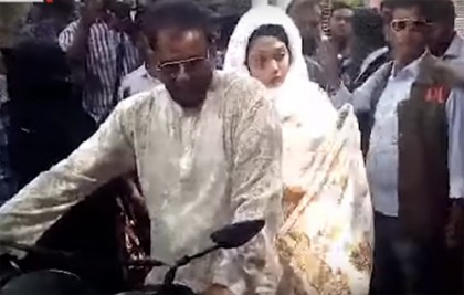 বাবার মোটরসাইকেলে চড়ে আদালতে মিন্নি