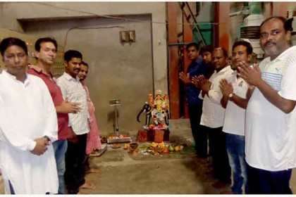 দিনাজপুরে পূজার্চনার মধ্য দিয়ে বিশ্বকর্মা পূজা অনুষ্ঠিত 