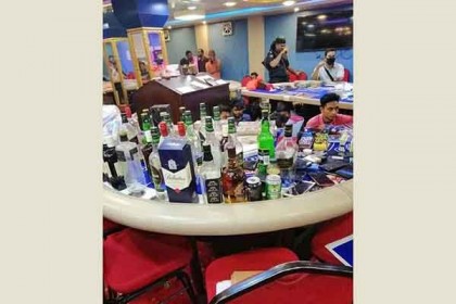 ফকিরাপুলে ক্যাসিনোতে র‌্যাবের অভিযান, আটক ১৪২