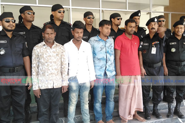 গৃহবধূকে গণধর্ষণ মামলার ৪ আসামি অস্ত্র ও ইয়াবাসহ গ্রেফতার