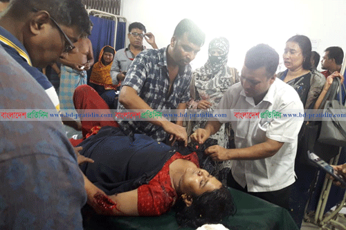 নোয়াখালীতে স্কুল শিক্ষিকাকে কুপিয়ে হত্যার চেষ্টা, সাবেক স্বামী আটক