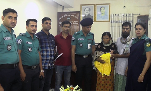 মানসিক ভারসাম্যহীন রাশিদাকে তার সন্তানসহ পরিবারের কাছে হস্তান্তর 