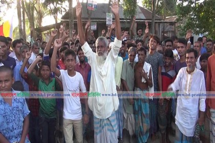 নরসিংদীতে বসতভিটা ও কৃষিজমি রক্ষার দাবিতে এলাকাবাসীর বিক্ষোভ