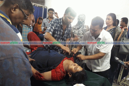 নোয়াখালীতে স্কুল শিক্ষিকাকে কুপিয়ে হত্যার চেষ্টা, সাবেক স্বামী আটক