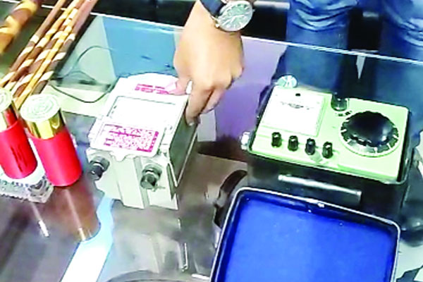 ভয়ঙ্কর ইলেকট্রিক শকে নিষ্ঠুর নির্যাতন