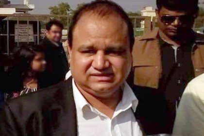 জি কে শামীম আসেন সাইরেন বাজিয়ে 