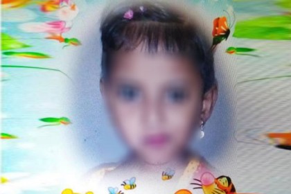 রাজধানীতে চলন্ত রিকশায় মায়ের কোল থেকে পড়ে শিশুর মৃত্যু