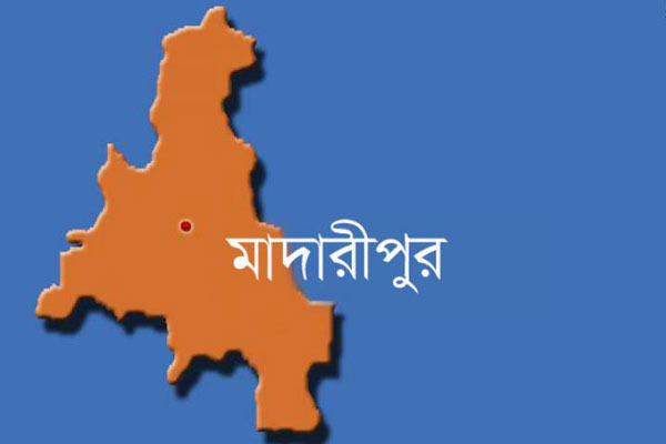 মাদারীপুরে পুকুরে বিষ প্রয়োগ করে মাছ নিধন, ৩ লাখ টাকার ক্ষয়ক্ষতি
