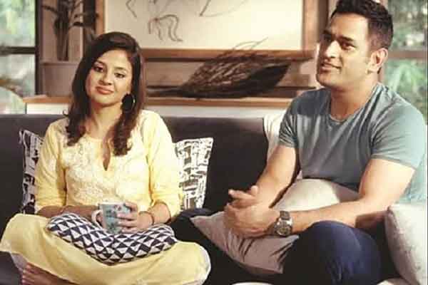 ধোনির বাড়িতে প্রতিদিন লোডশেডিং, বিরক্ত হয়ে স্ত্রীর টুইট