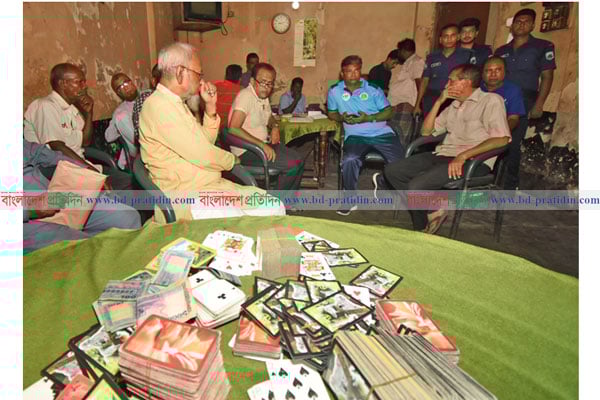 বগুড়ার মিনি ক্যাসিনোতে অভিযান, আটক ১৫