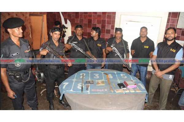 চট্টগ্রামে তিন ক্লাবে অভিযান, ক্যাসিনোর বিভিন্ন সরঞ্জাম উদ্ধার 