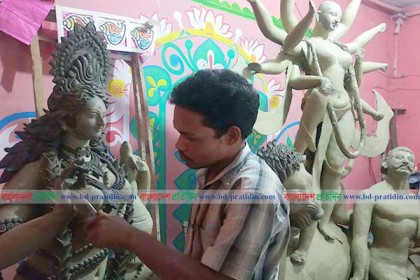 ঠাকুরগাঁওয়ে দুর্গা পূজার প্রস্তুতি চলছে ৪৫৯ মণ্ডপে