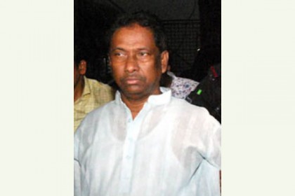 কলাবাগান ক্রীড়াচক্রের সভাপতির বিরুদ্ধে অস্ত্র ও মাদক আইনে মামলা