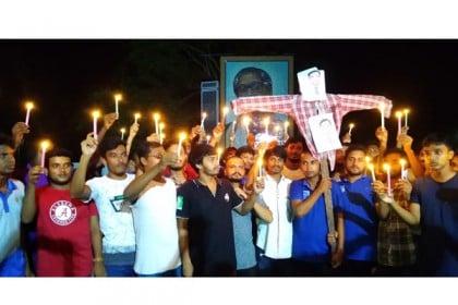 ইবিতে বশেমুরবিপ্রবি উপাচার্যের কুশপুত্তলিকা দাহ

