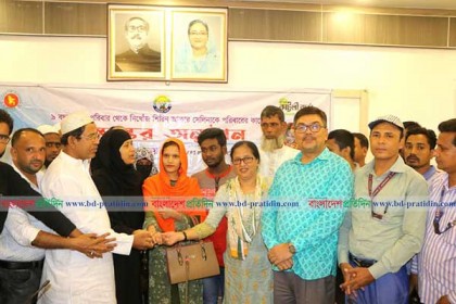 ৯ বছর পর নিখোঁজ তরুণীকে পরিবারের কাছে হস্তান্তর