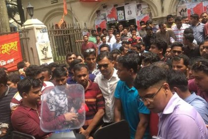 মধুর ক্যান্টিনে ছাত্রদলের সভাপতি ও সম্পাদক
