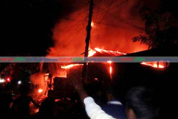 কুমিল্লায় অগ্নিকাণ্ডে ৬টি ঘর ভস্মীভূত