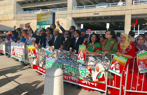 নিউইয়র্কে শেখ হাসিনাকে প্রাণঢালা শুভেচ্ছা 