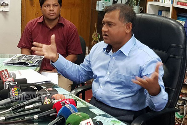 শিক্ষার্থীদের ওপর হামলা: ভিসি নাসিরের মুখে নিন্দা!