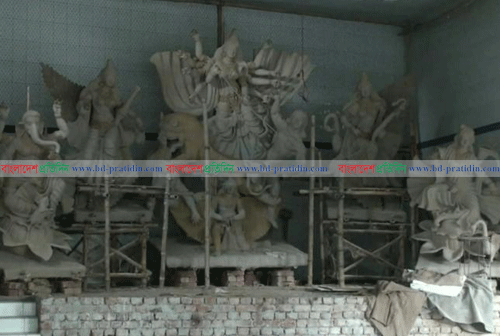 দিনাজপুরে ব্যস্ত মৃৎ শিল্পীরা
