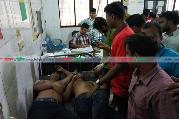 ঢাবিতে ছাত্রদলের ওপর ছাত্রলীগের হামলায় আহত ১৫