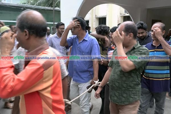 বরিশালে আওয়ামী লীগ নেতার ক্লাবে অভিযান, মাদকসহ আটক ৫