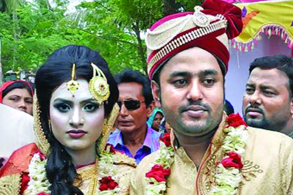 বরের বাড়িতে কনেযাত্রী, বউভাত নয় বরভাত