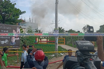 ফতুল্লায় চতুর্থ বিস্ফোরণে অগ্নিকাণ্ড, ধোঁয়ায় আচ্ছন্ন পুরো এলাকা