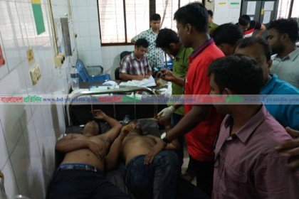 ঢাবিতে ছাত্রদলের ওপর ছাত্রলীগের হামলায় আহত ১৫