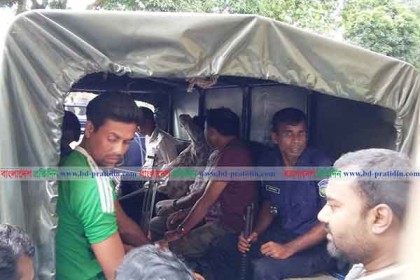নেত্রকোনায় জুয়ার আসর থেকে আটক ৭