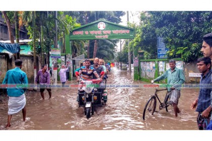 রাজশাহীতে অর্ধশত কোটি টাকার ড্রেন কাজে আসছে না, জলাবদ্ধতায় দুর্ভোগ