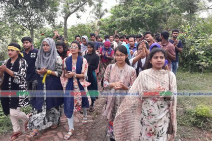 ভিসির পদত্যাগের দাবিতে মিছিলের ক্যাম্পাস বশেমুরবিপ্রবি
