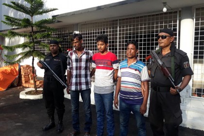 ময়মনসিংহে পাসপোর্ট অফিস থেকে তিন মানবপাচারকারী আটক

