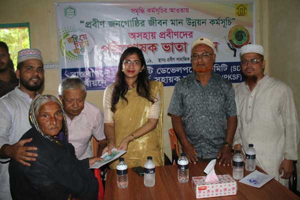 বোয়ালমারীতে ১০০ প্রবীণকে ভাতা প্রদান