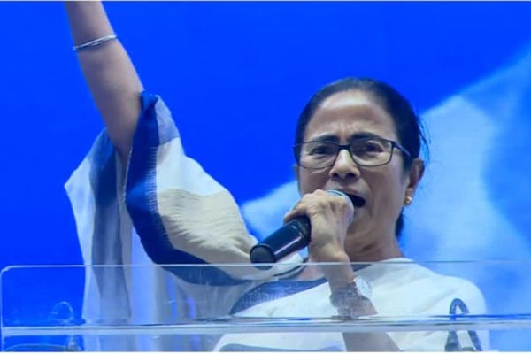 পশ্চিমবঙ্গ থেকে কাউকে তাড়াতে পারবে না: মমতা