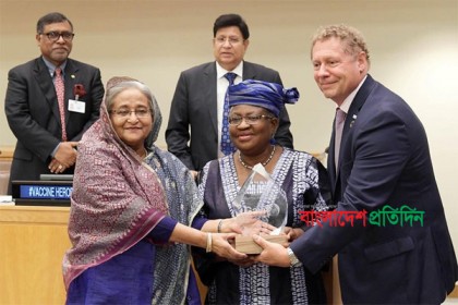 ‘ভ্যাকসিন হিরো’ পুরস্কারে ভূষিত শেখ হাসিনা