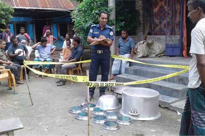 ৬ মাস পর মন্দিরের চোরাই মালামালসহ পূজারী গ্রেফতার