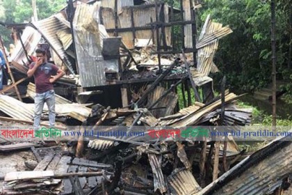 বরিশালে আগুনে পুড়েছে ৮ দোকান 
