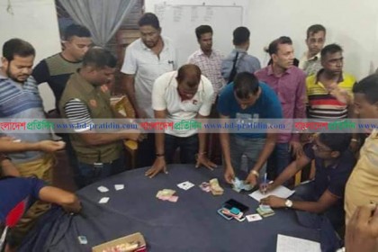সাতক্ষীরায় জুয়ার আসর থেকে আটক ৯

