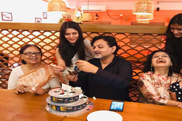 জন্মদিনে ঘনিষ্ঠ মিথিলা-সৃজিত, বিয়ের গুঞ্জন