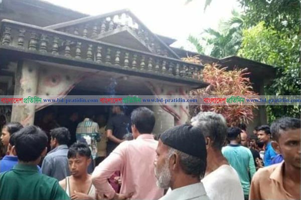 কক্সবাজারে প্রবাসীর মা-স্ত্রীসহ ৪ জনের গলা কাটা লাশ উদ্ধার
