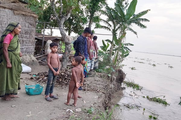 চরভদ্রাসনে নদী ভাঙনে ফসলি জমি ও বসতভিটা নদীগর্ভে

