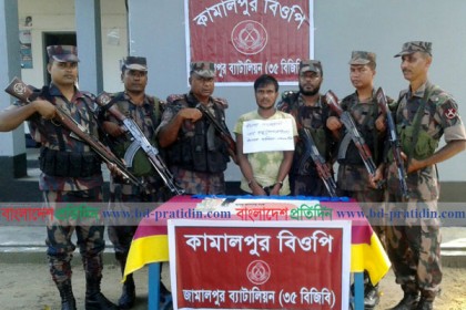বকশীগঞ্জে বিজিবির হাতে ইয়াবাসহ যুবক আটক