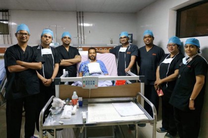 বুকের হাড় এবং পা না কেটে বাংলাদেশে 
প্রথম বাইপাস সার্জারি করলেন ডা. সিয়াম 